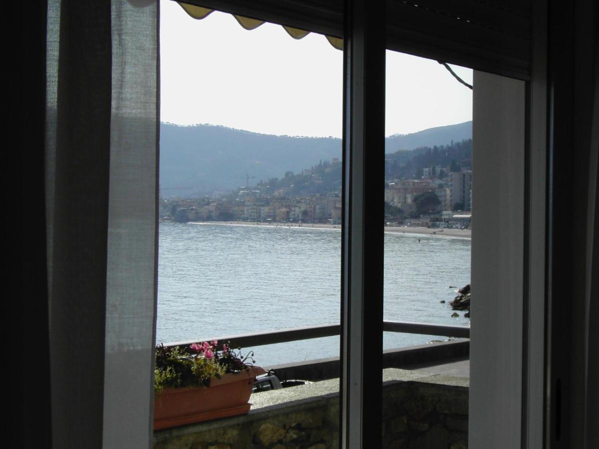 Appartement Cadorna Fronte Mare à Alassio Extérieur photo